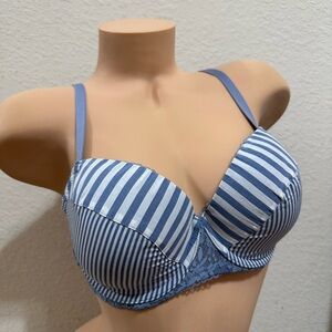 34DD Victoria’s Secret bra